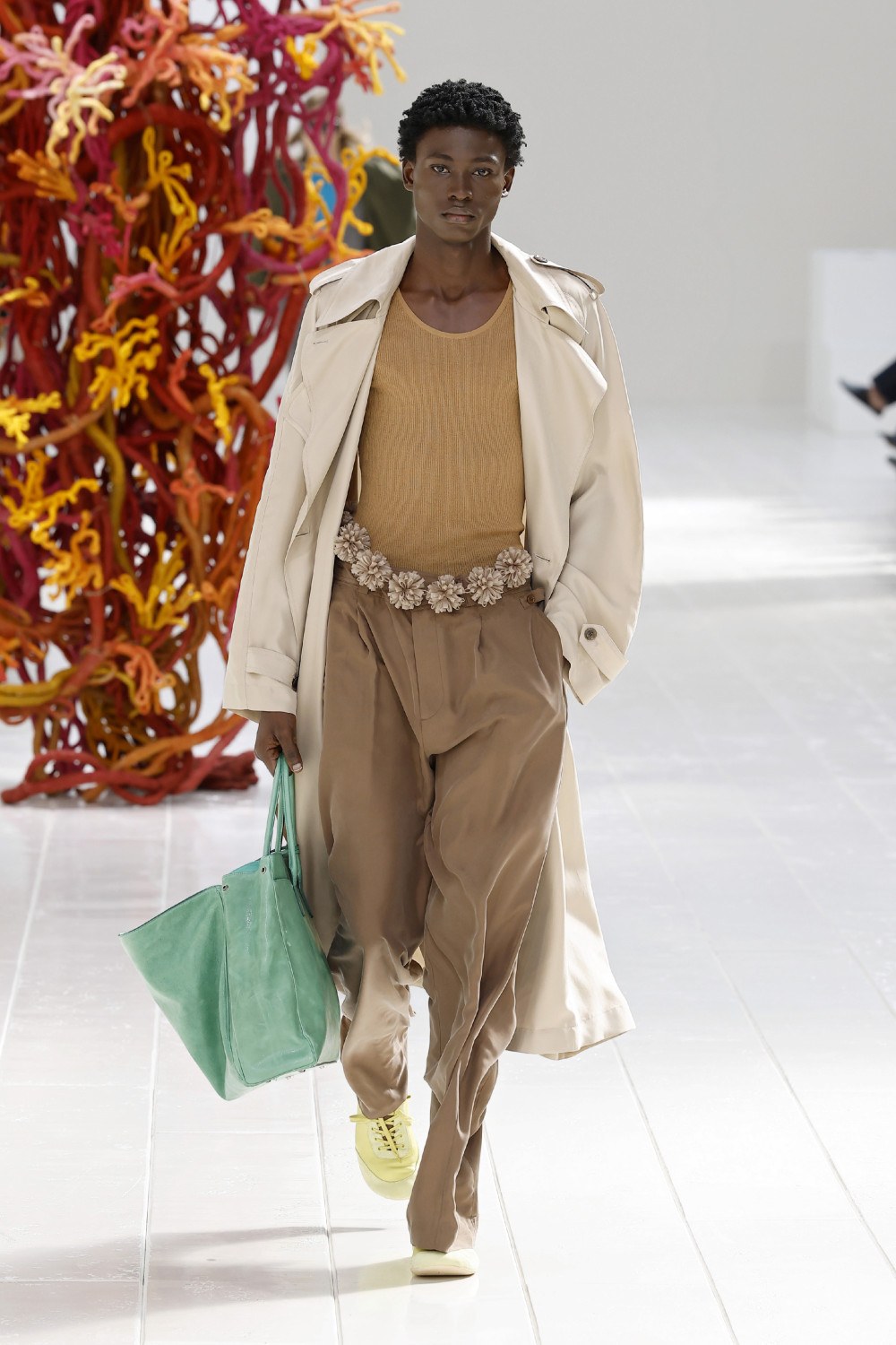 Balenciaga lleva los códigos couture al armario cotidiano