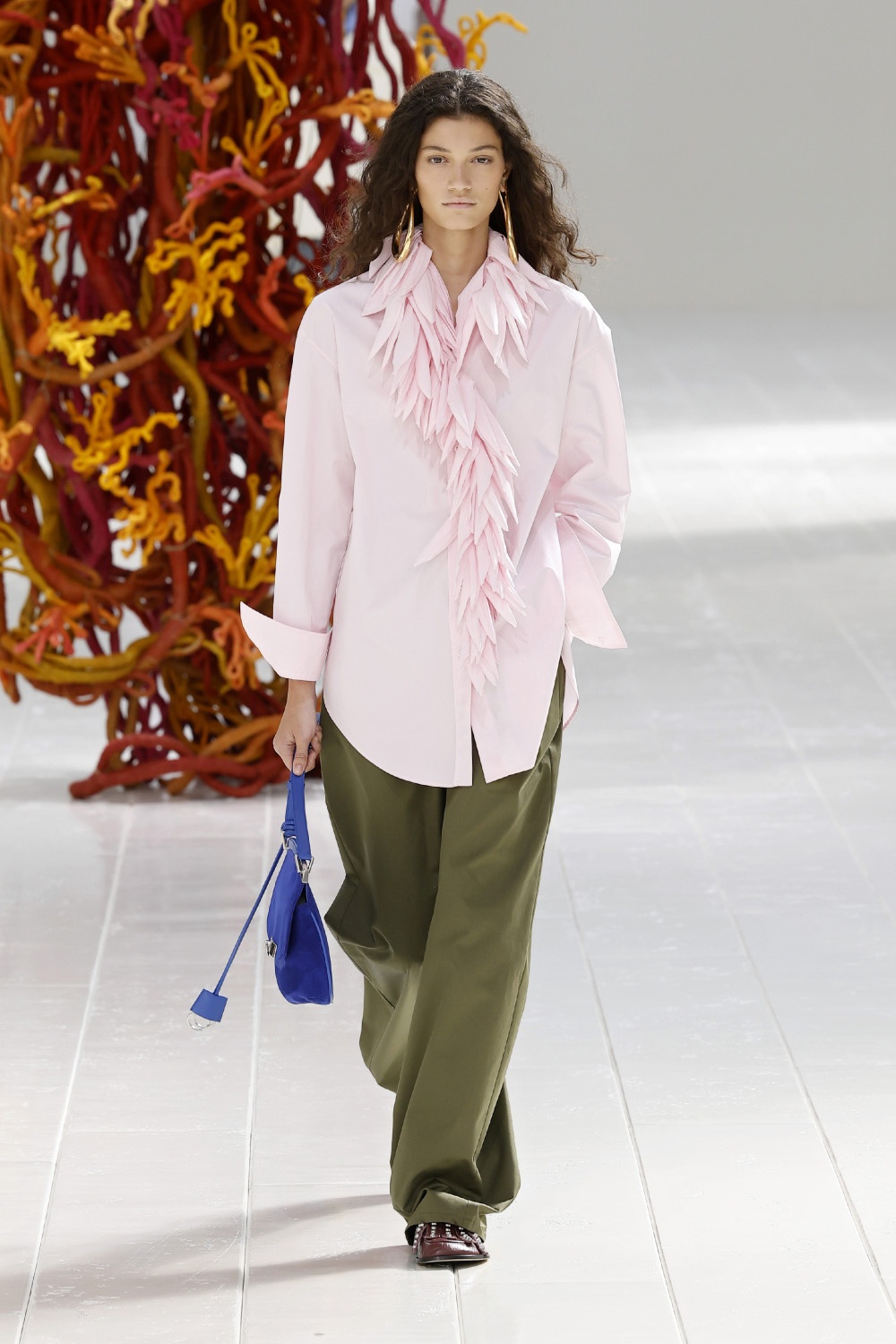 Balenciaga lleva los códigos couture al armario cotidiano