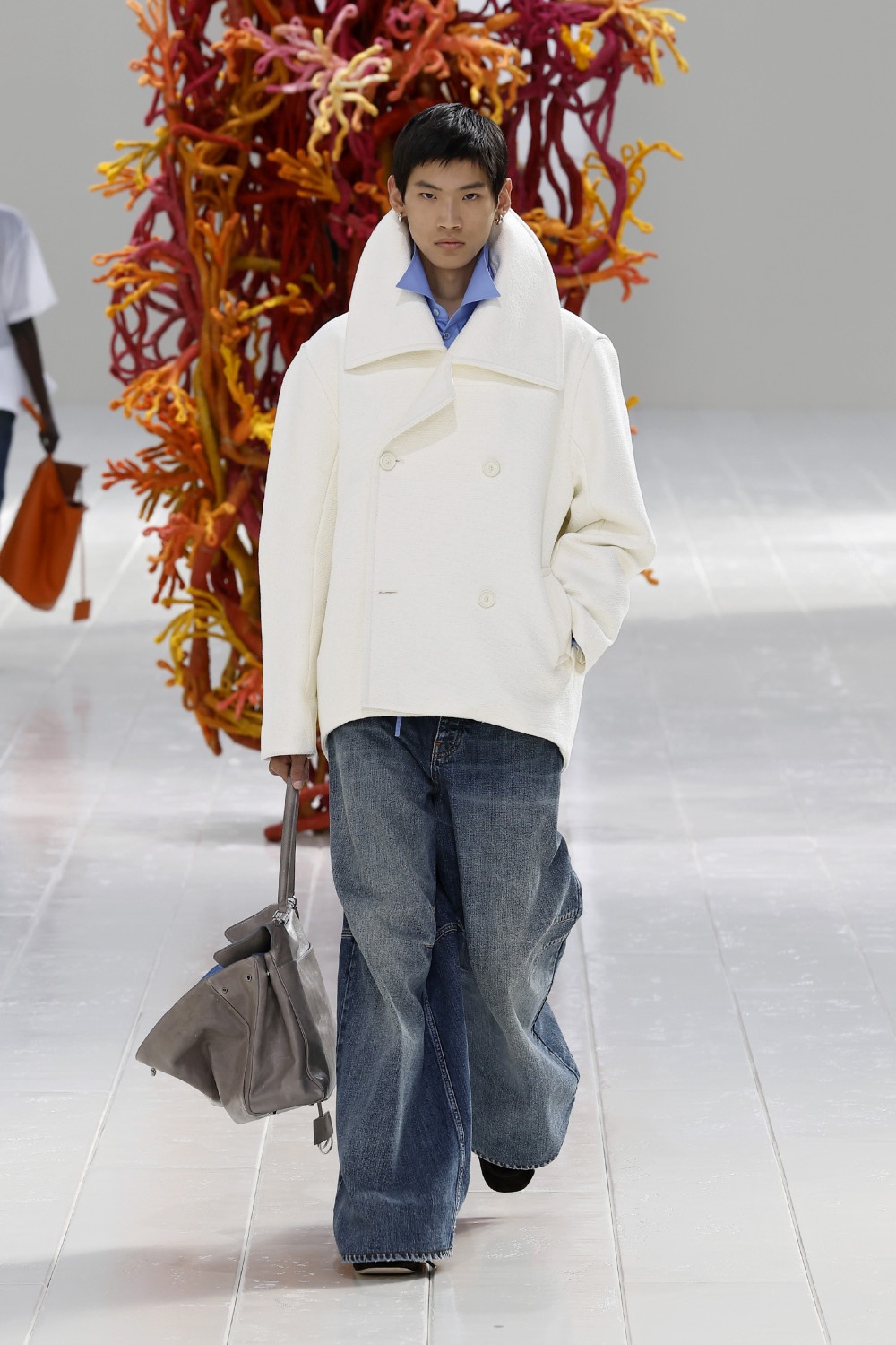 Balenciaga lleva los códigos couture al armario cotidiano