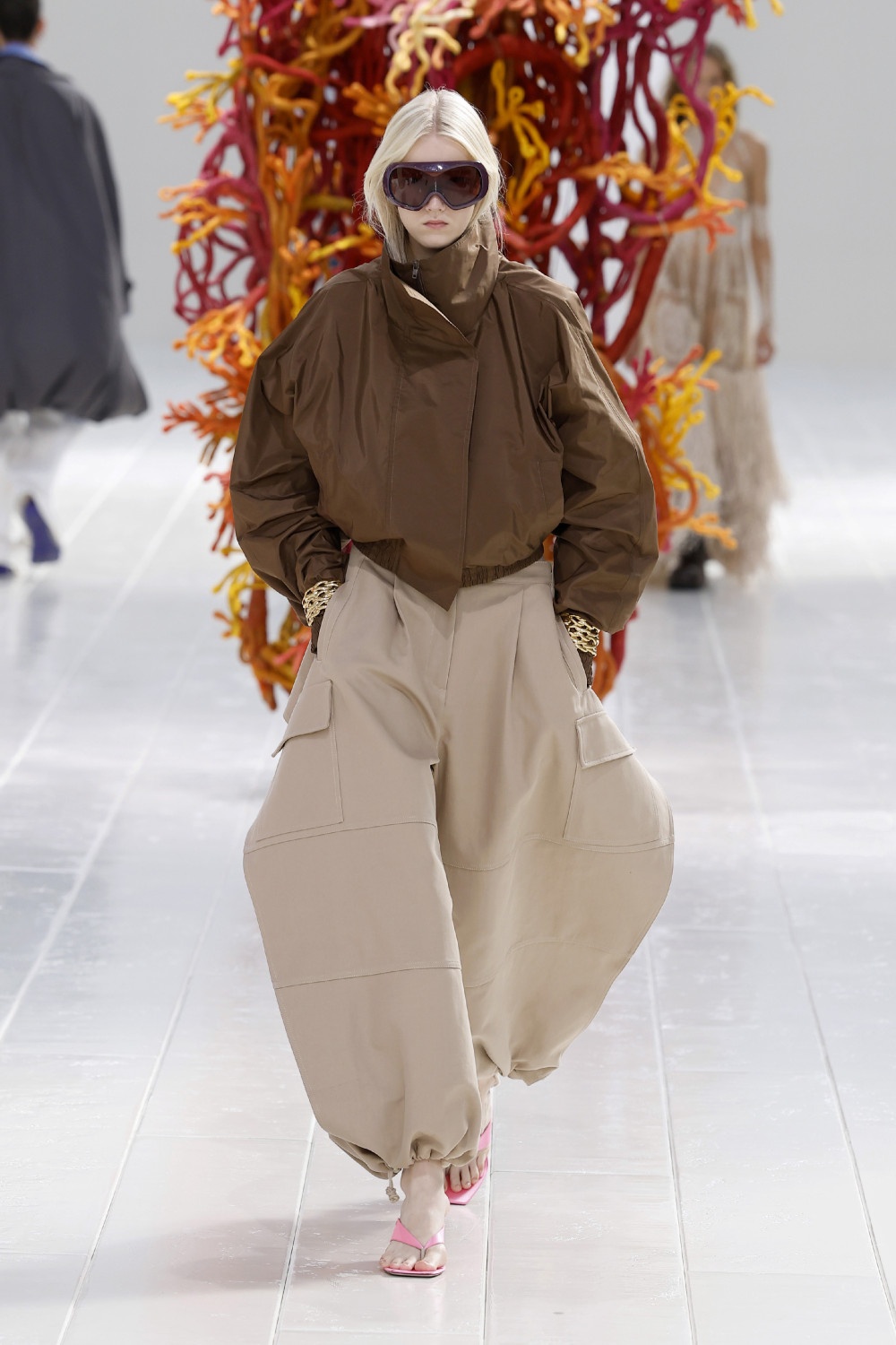 Balenciaga lleva los códigos couture al armario cotidiano