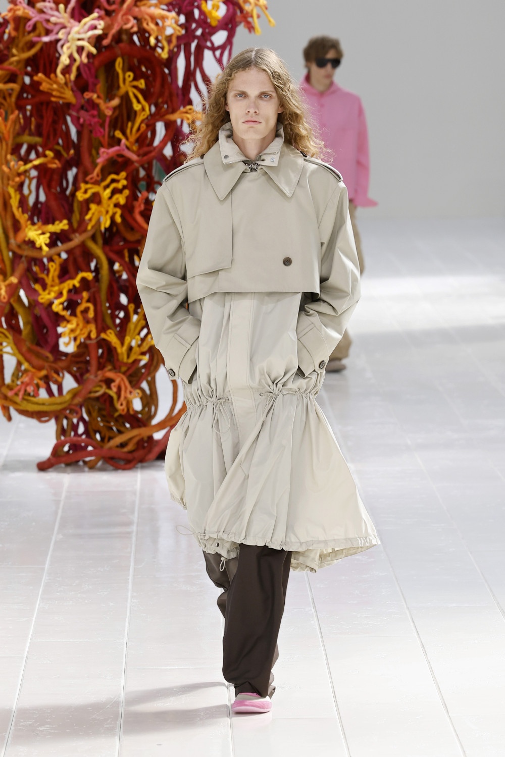 Balenciaga lleva los códigos couture al armario cotidiano