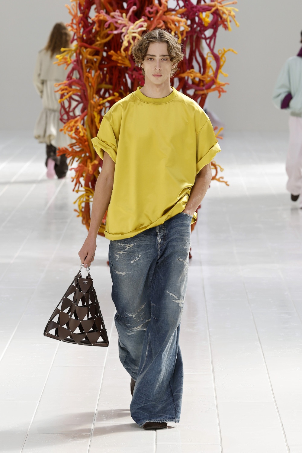 Balenciaga lleva los códigos couture al armario cotidiano