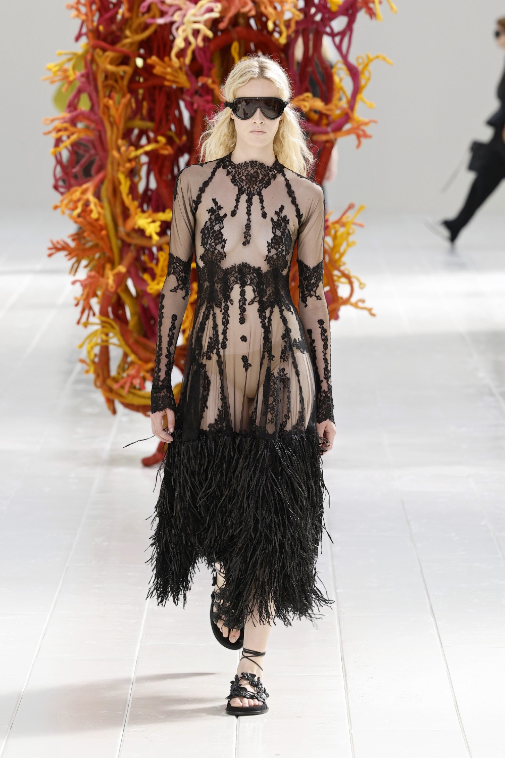 Balenciaga lleva los códigos couture al armario cotidiano