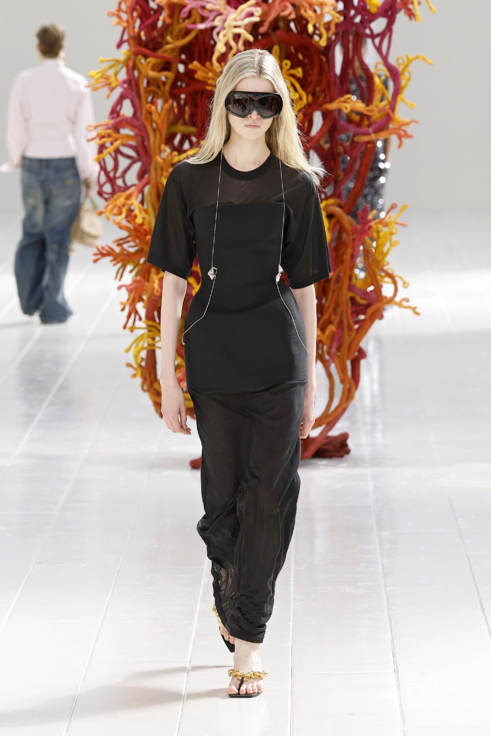Balenciaga lleva los códigos couture al armario cotidiano