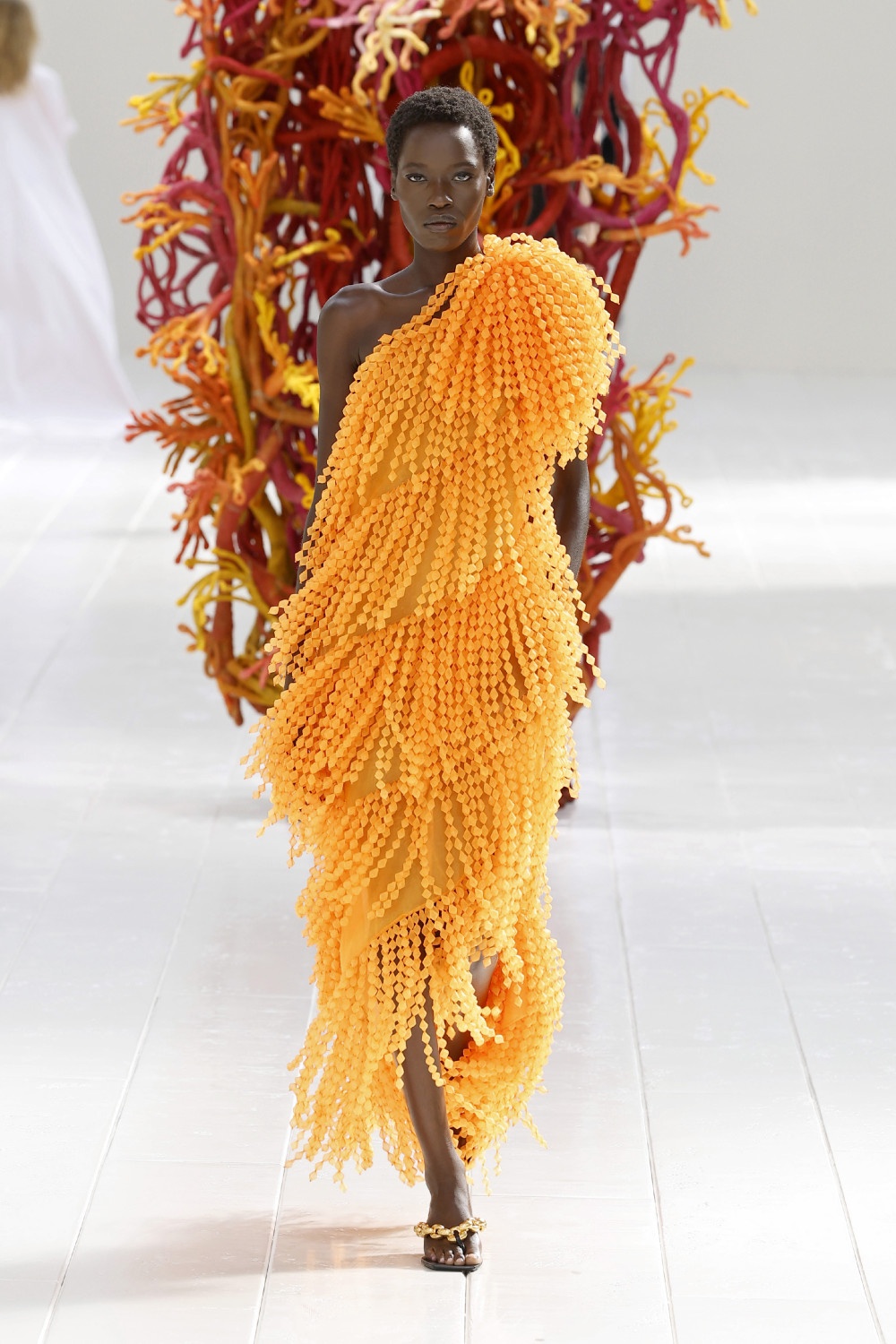 Balenciaga lleva los códigos couture al armario cotidiano