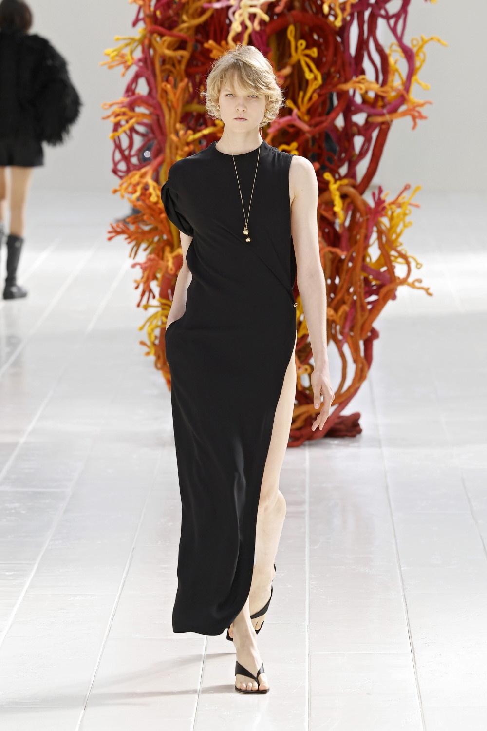Balenciaga lleva los códigos couture al armario cotidiano