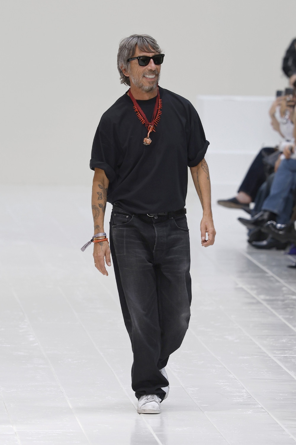 Balenciaga lleva los códigos couture al armario cotidiano
