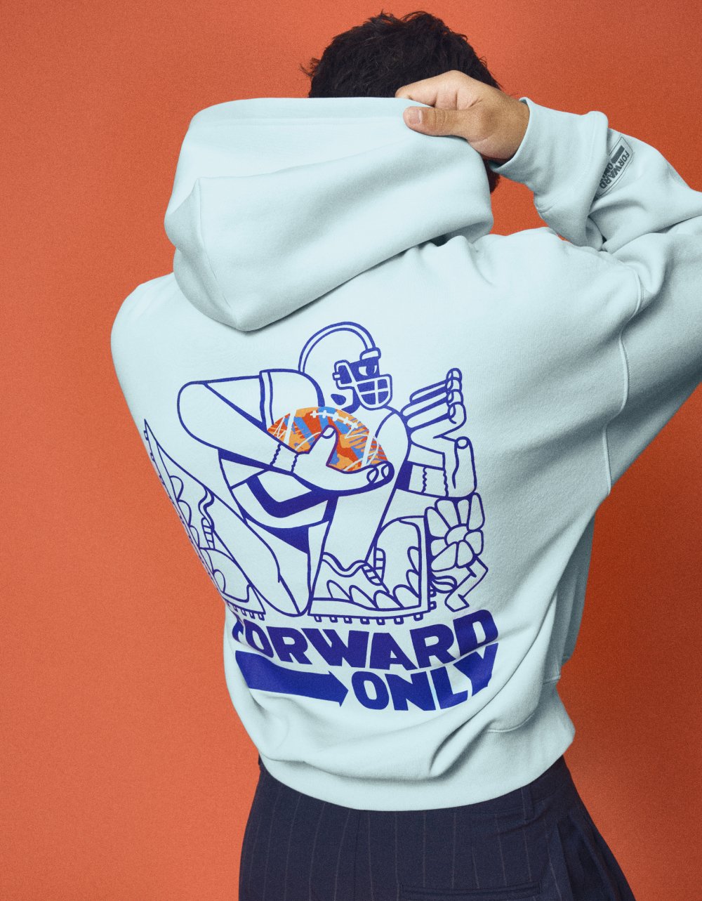 El arte de Nathan Walker llega a los esenciales de Bershka
