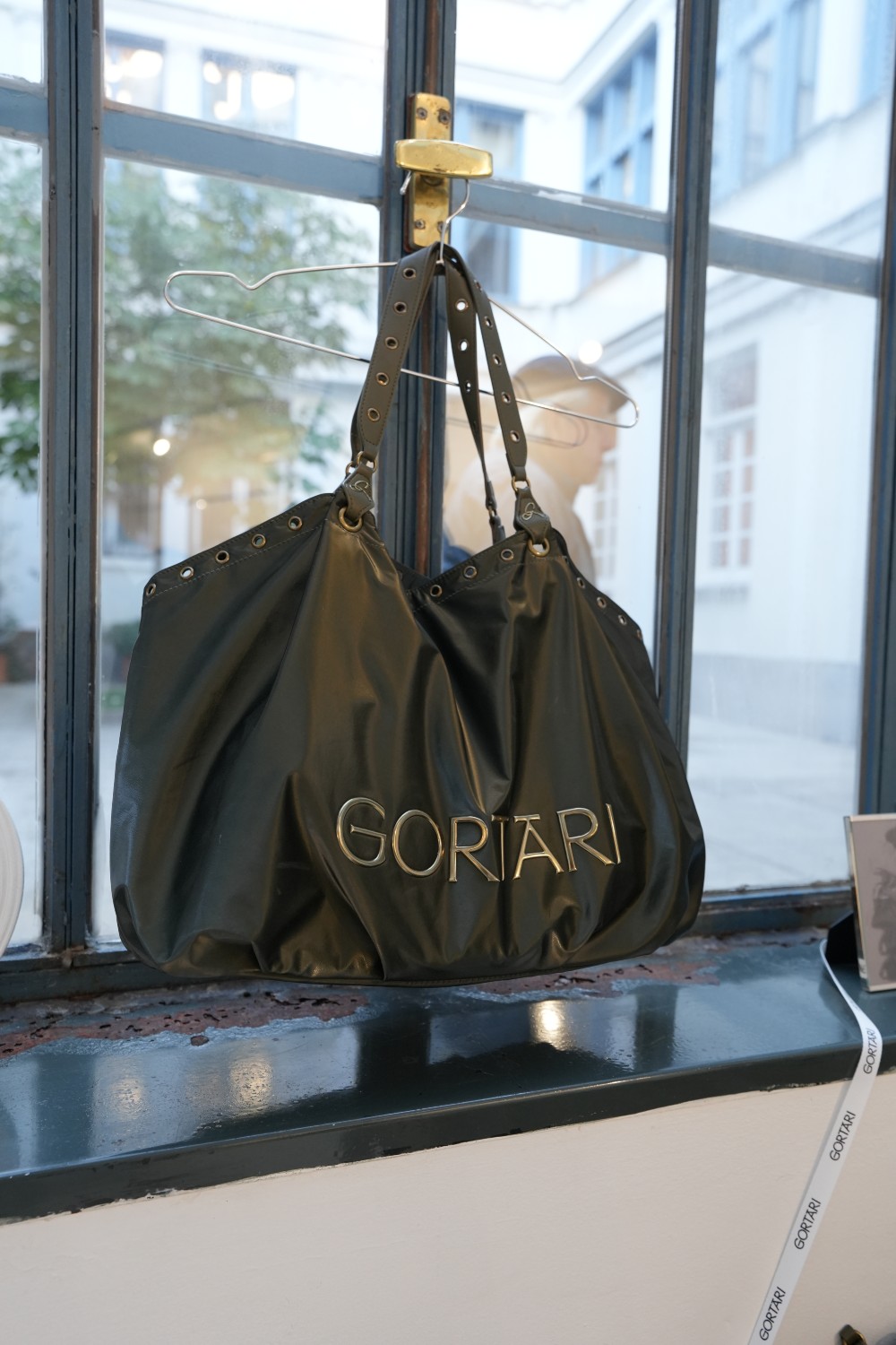 Los bolsos de Elena Gortari dejan TikTok por Madrid
