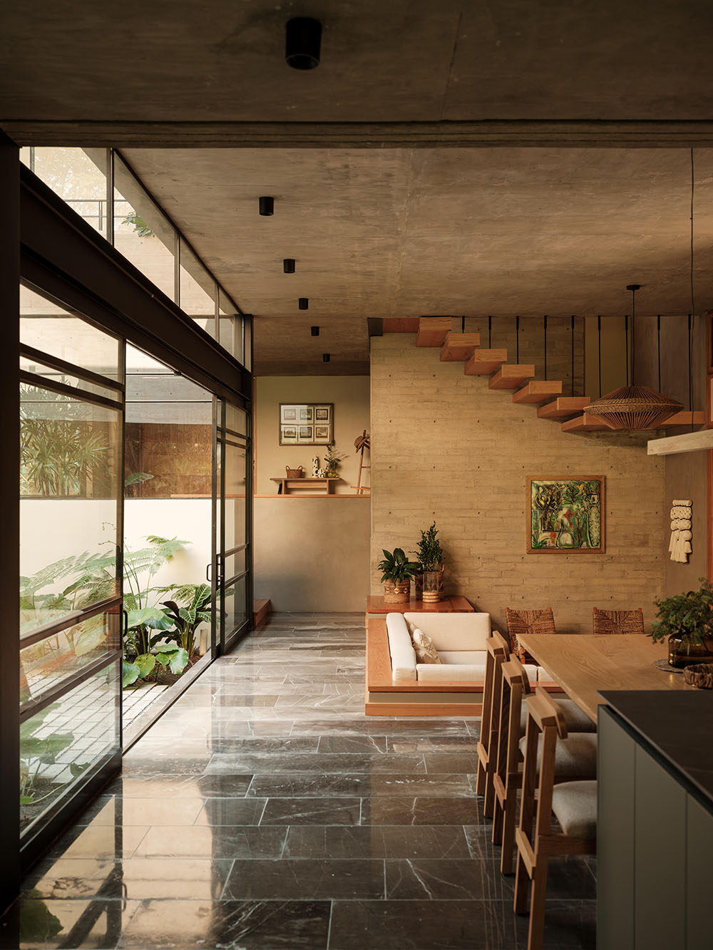 Di Frenna Arquitectos llena Casa Akina de luz y vegetación