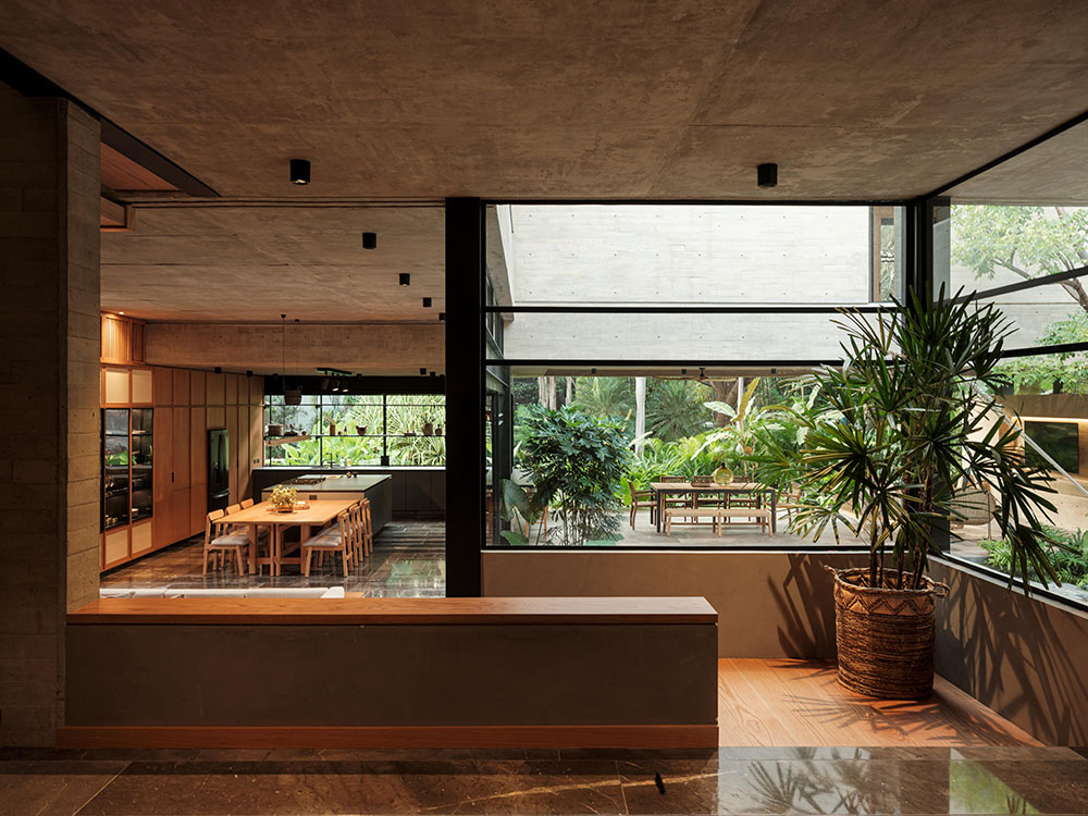 Di Frenna Arquitectos llena Casa Akina de luz y vegetación