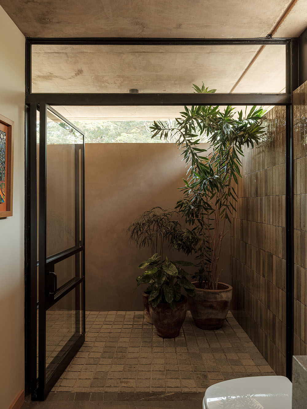 Di Frenna Arquitectos llena Casa Akina de luz y vegetación