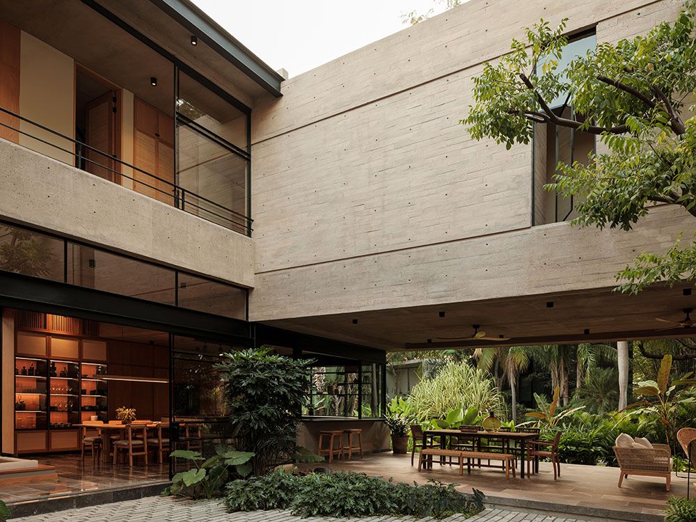 Di Frenna Arquitectos llena Casa Akina de luz y vegetación