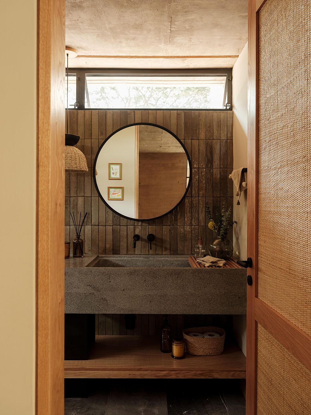 Di Frenna Arquitectos llena Casa Akina de luz y vegetación
