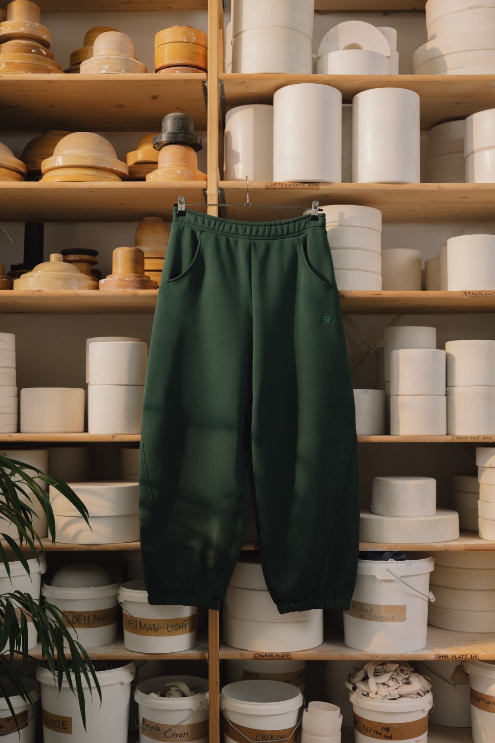 Este chándal New Balance es un must urbano de otoño