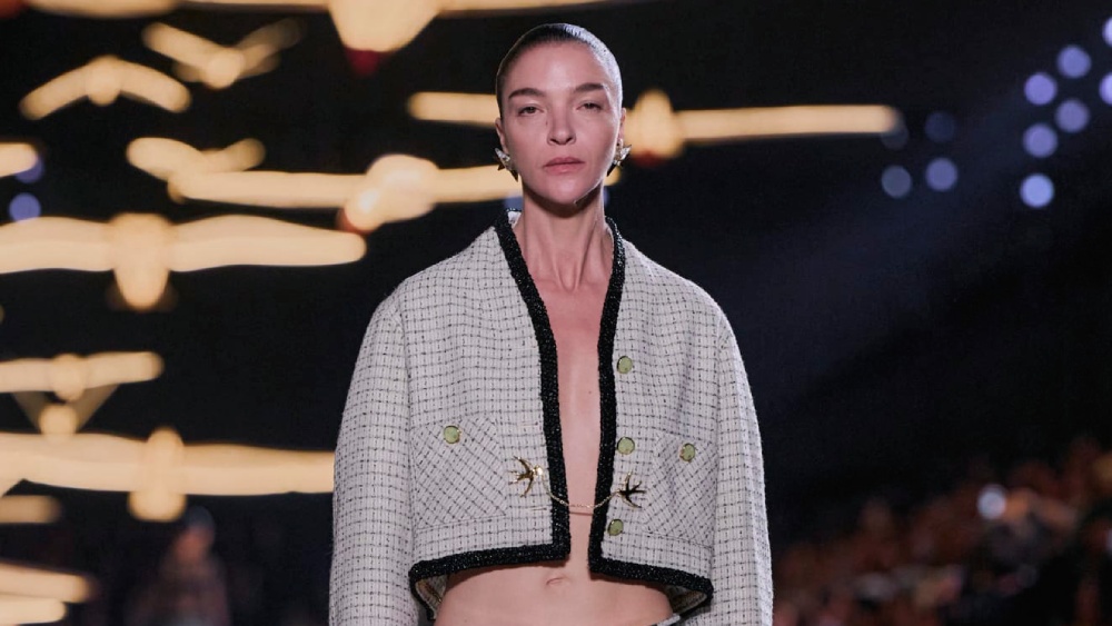 Chanel revisita y reedita sus propias eras para SS27
