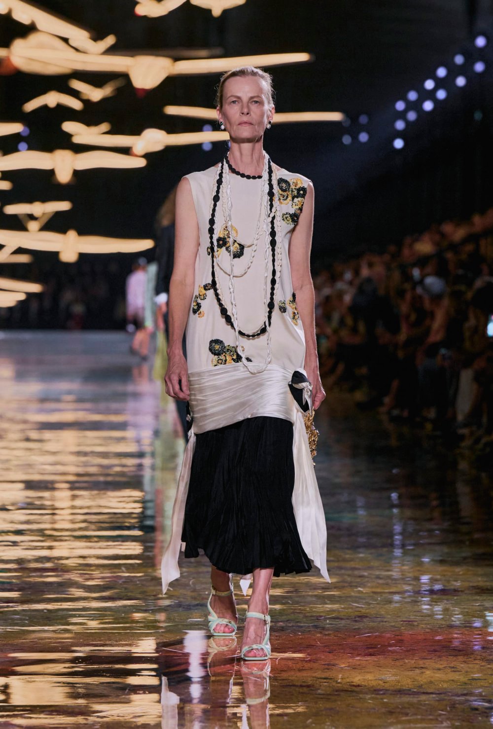 Chanel revisita y reedita sus propias eras para SS27