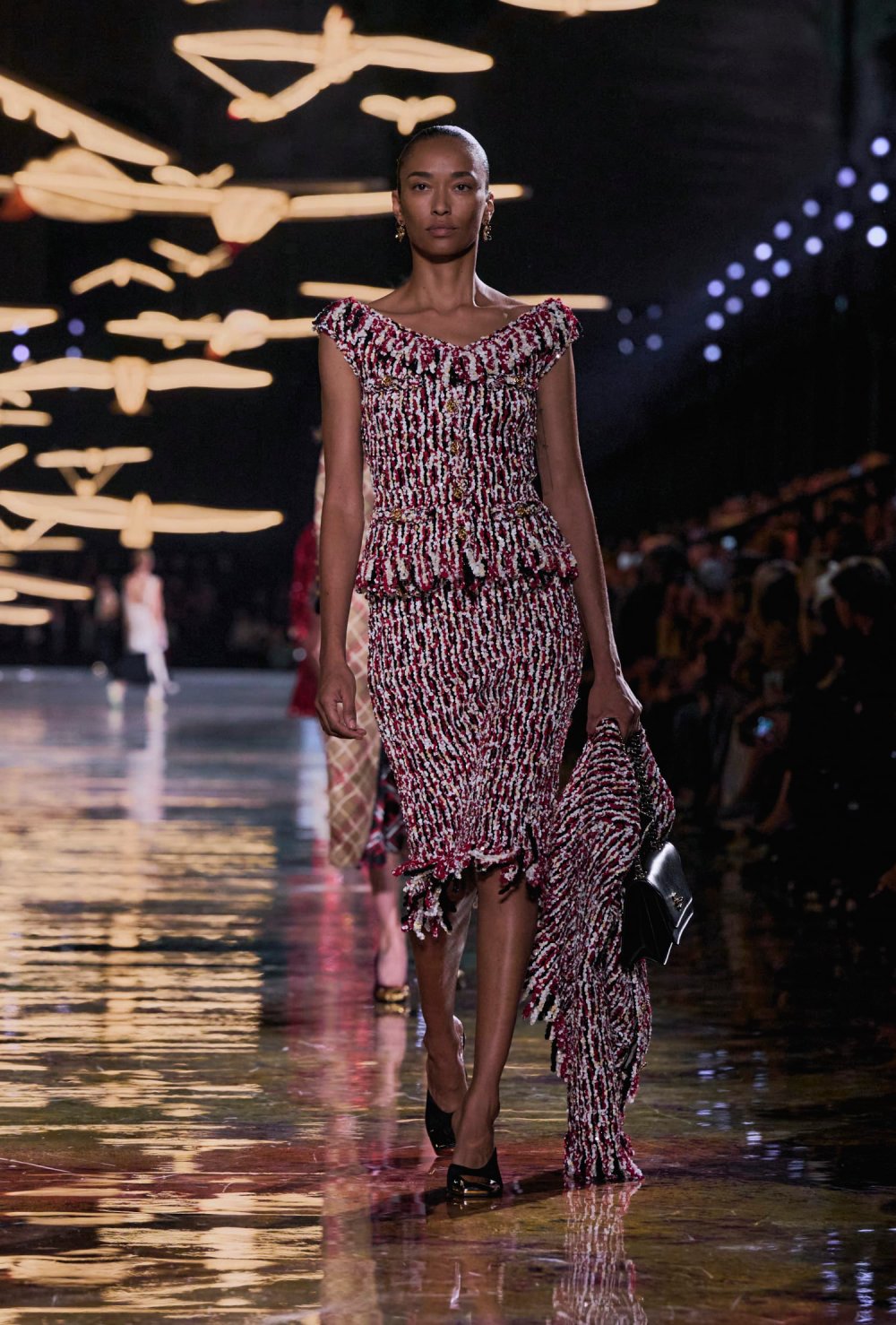 Chanel revisita y reedita sus propias eras para SS27