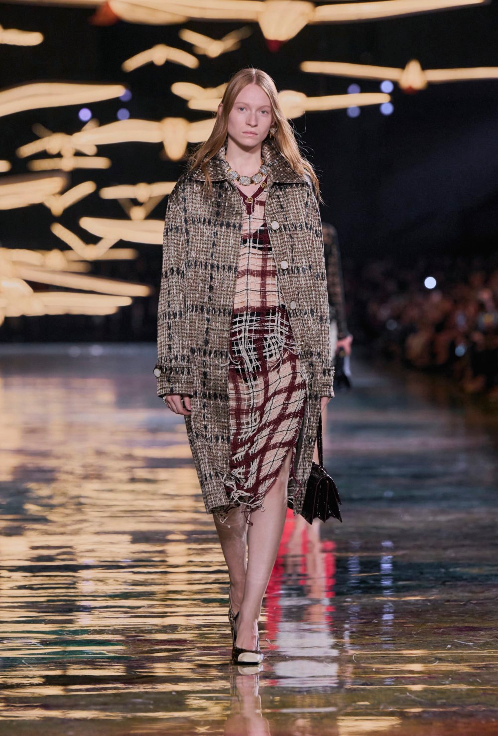 Chanel revisita y reedita sus propias eras para SS27