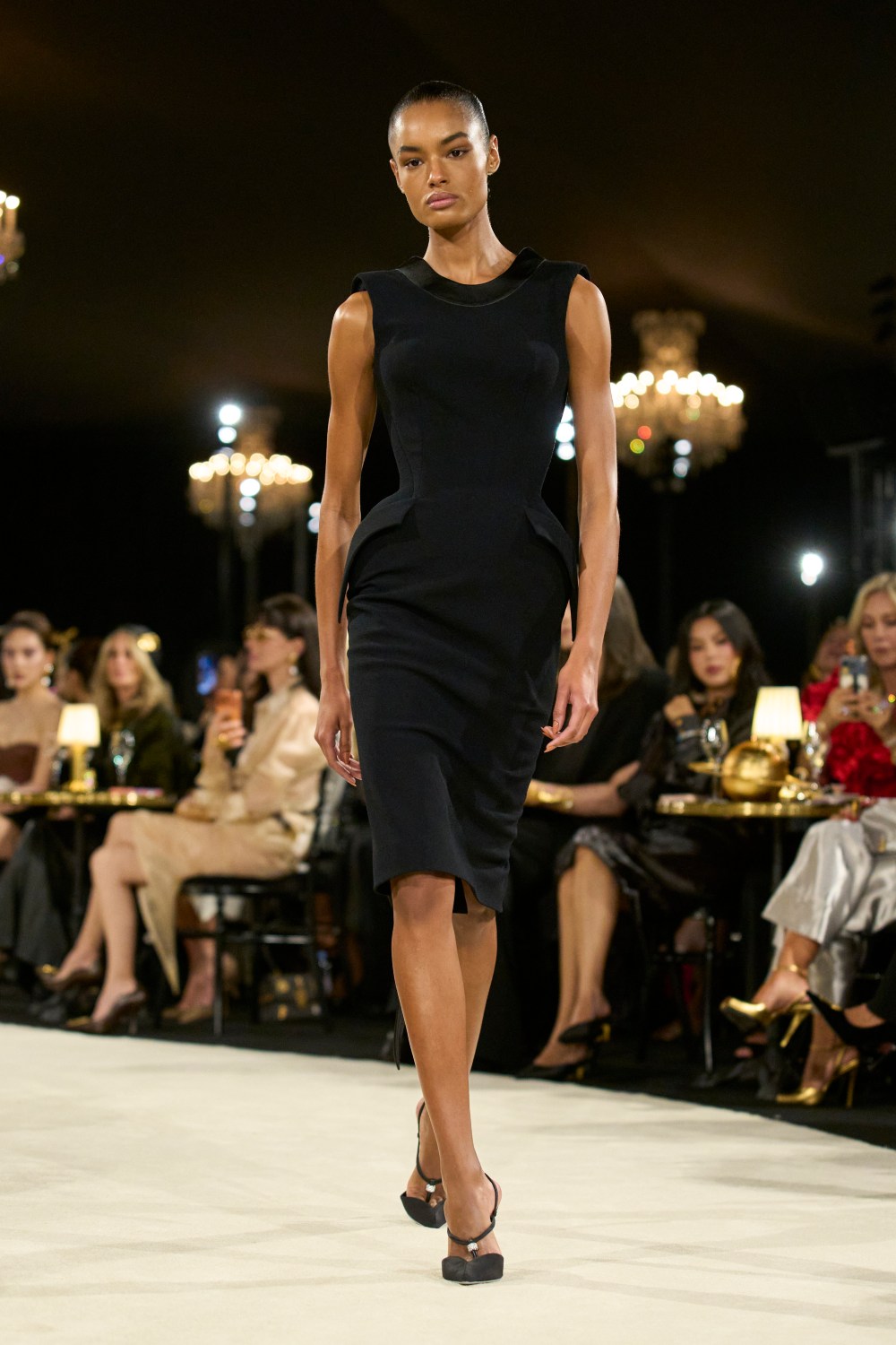 Schiaparelli SS27: surrealismo para después de medianoche