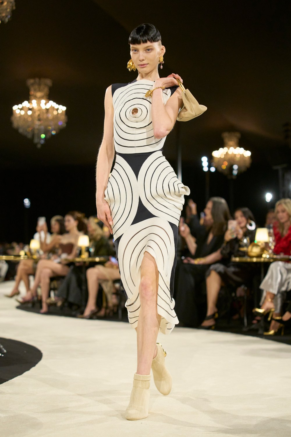 Schiaparelli SS27: surrealismo para después de medianoche