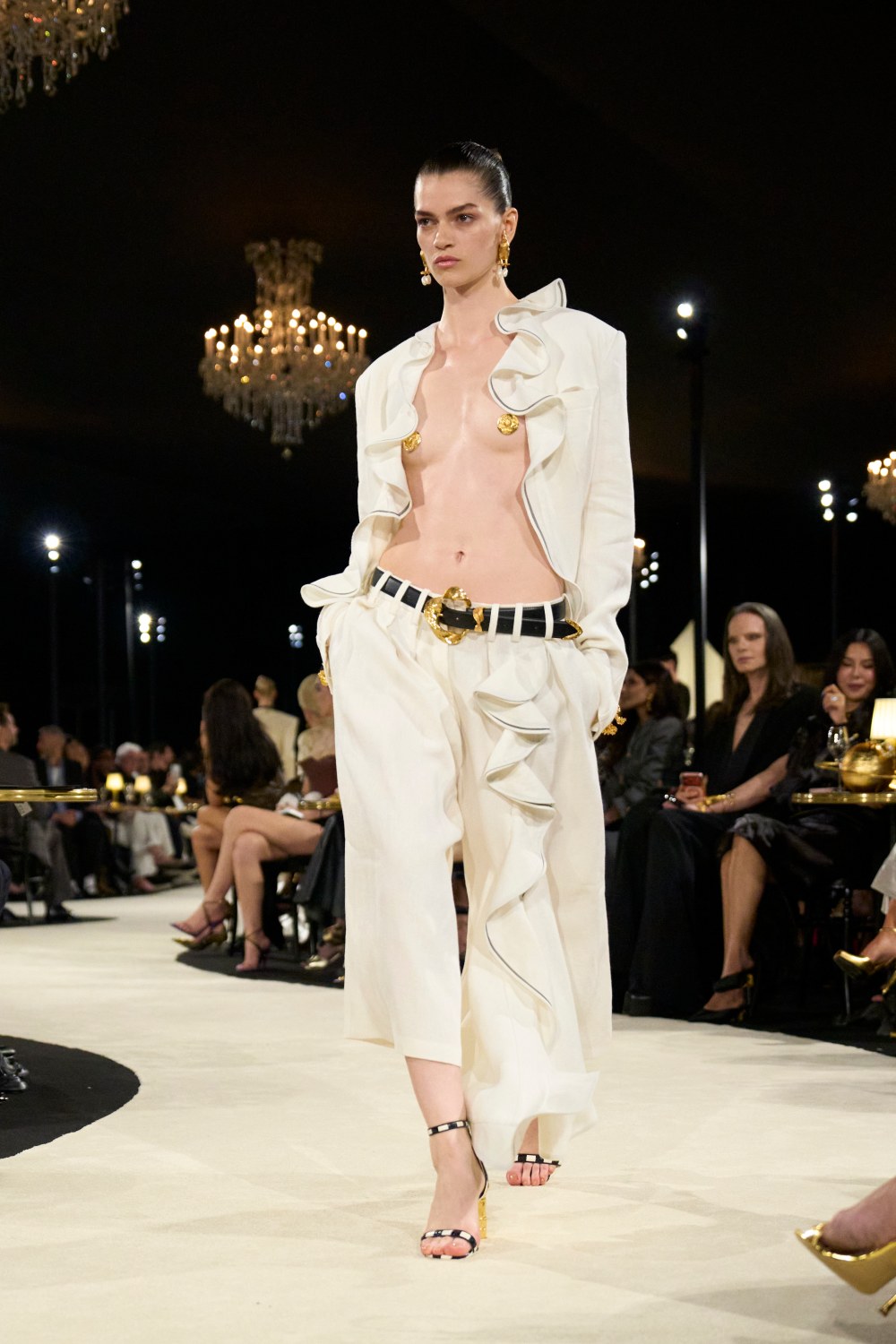 Schiaparelli SS27: surrealismo para después de medianoche