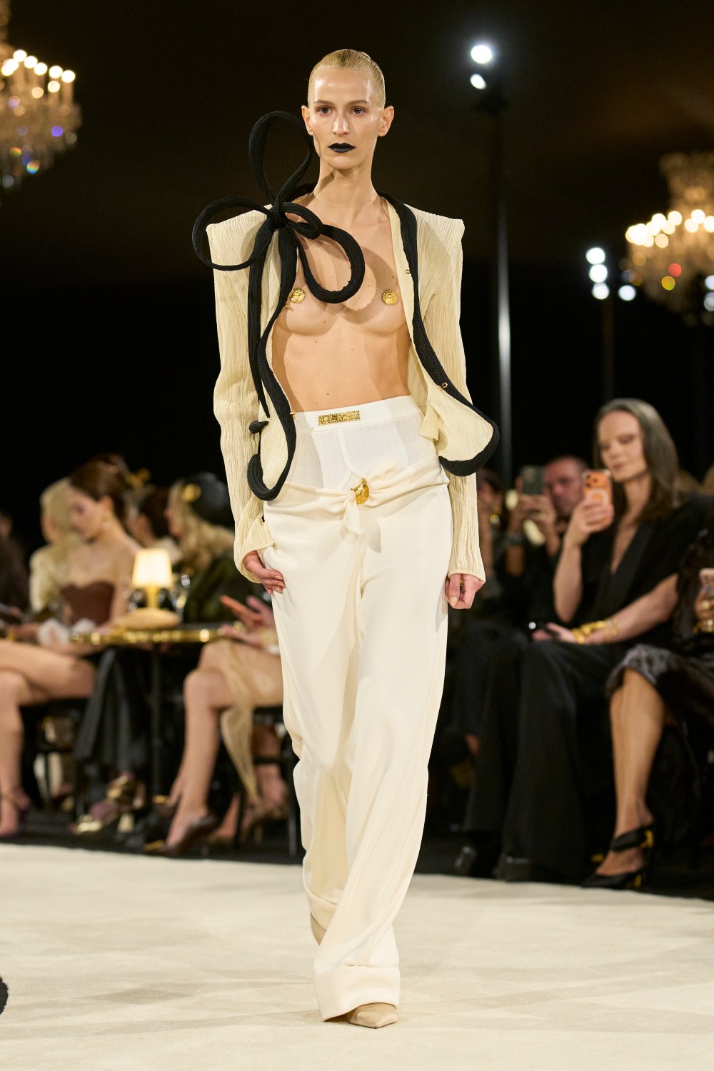 Schiaparelli SS27: surrealismo para después de medianoche