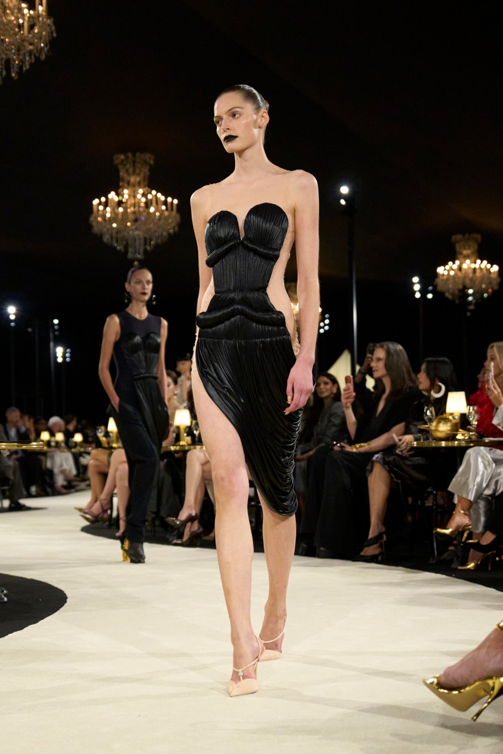 Schiaparelli SS27: surrealismo para después de medianoche