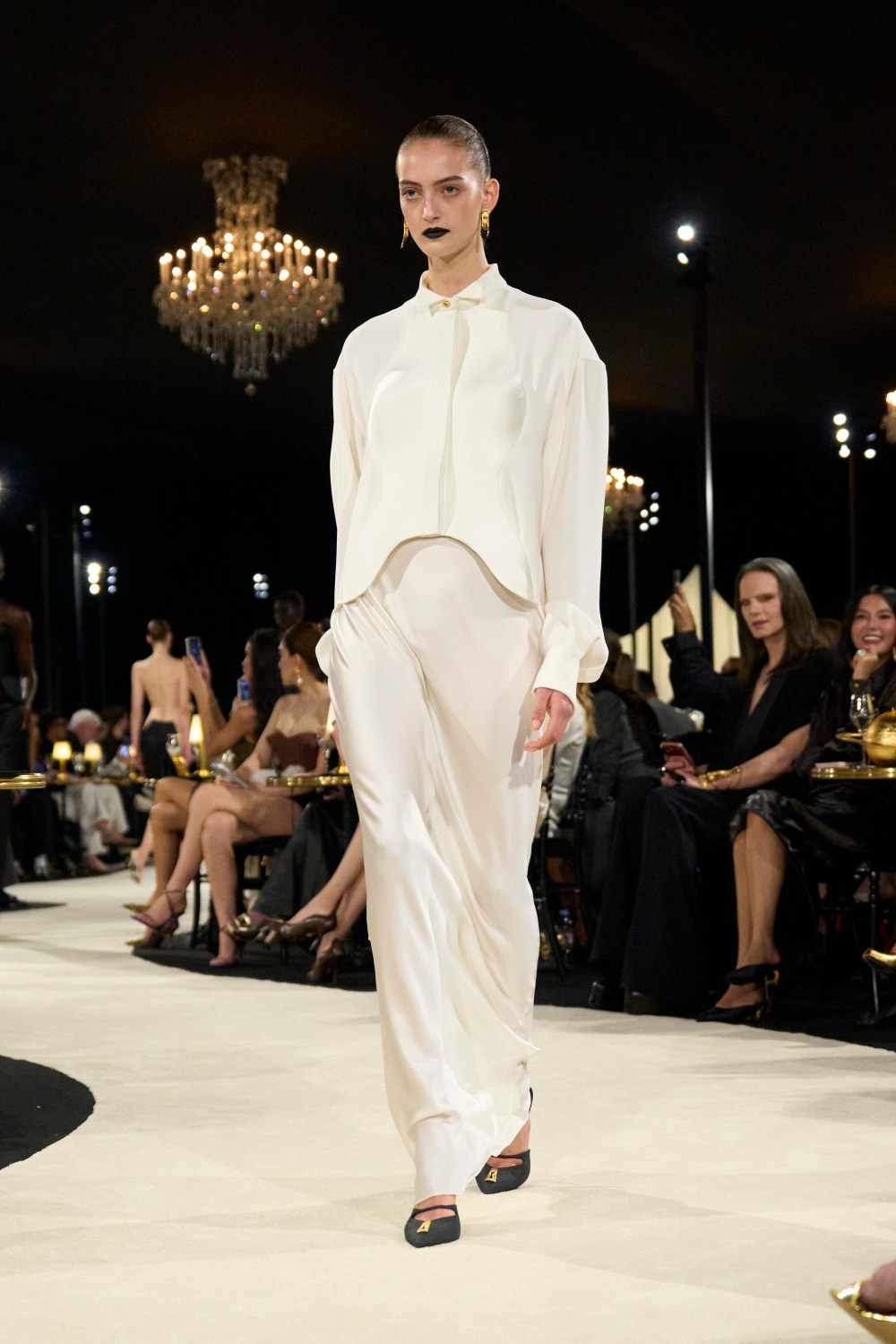 Schiaparelli SS27: surrealismo para después de medianoche