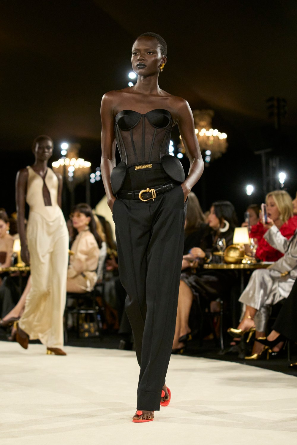 Schiaparelli SS27: surrealismo para después de medianoche