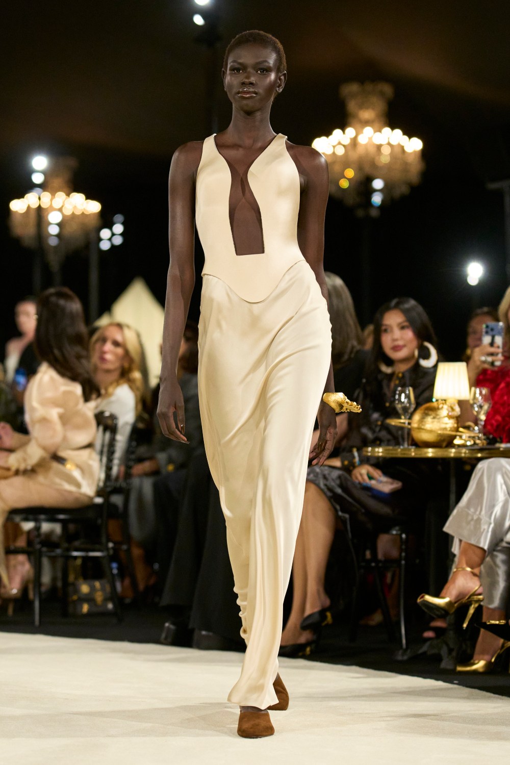 Schiaparelli SS27: surrealismo para después de medianoche