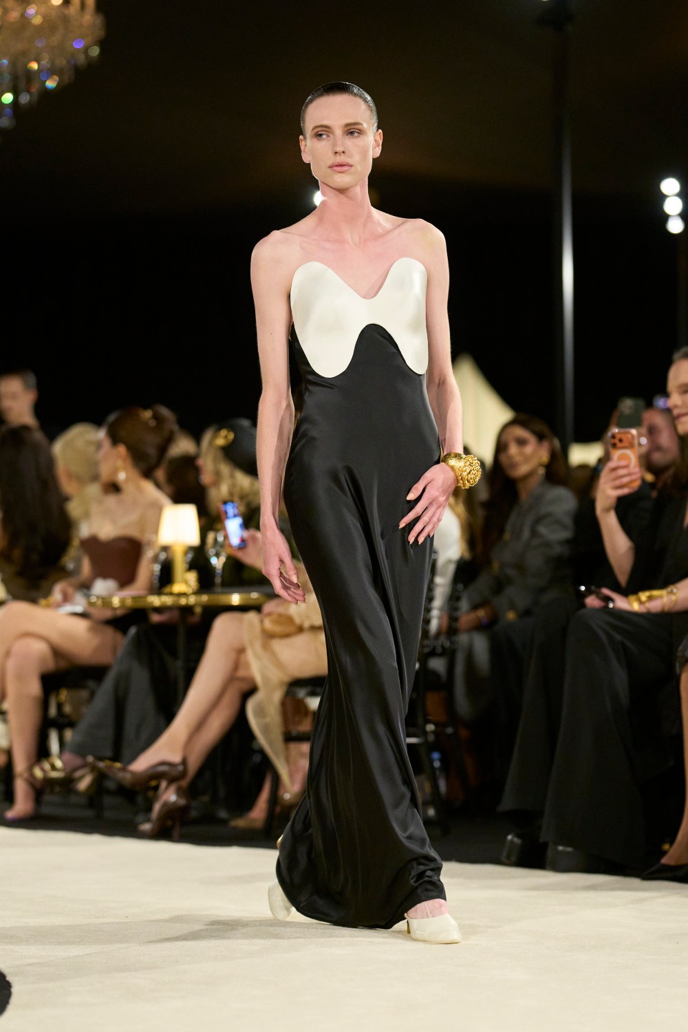 Schiaparelli SS27: surrealismo para después de medianoche