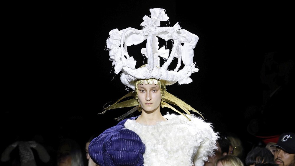 Comme des Garçons fusiona lo regio y lo vulgar para SS27