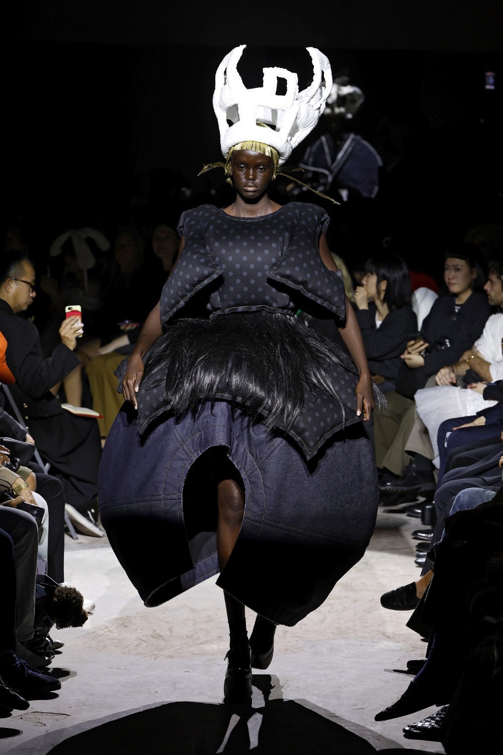 Comme des Garçons fusiona lo regio y lo vulgar para SS27