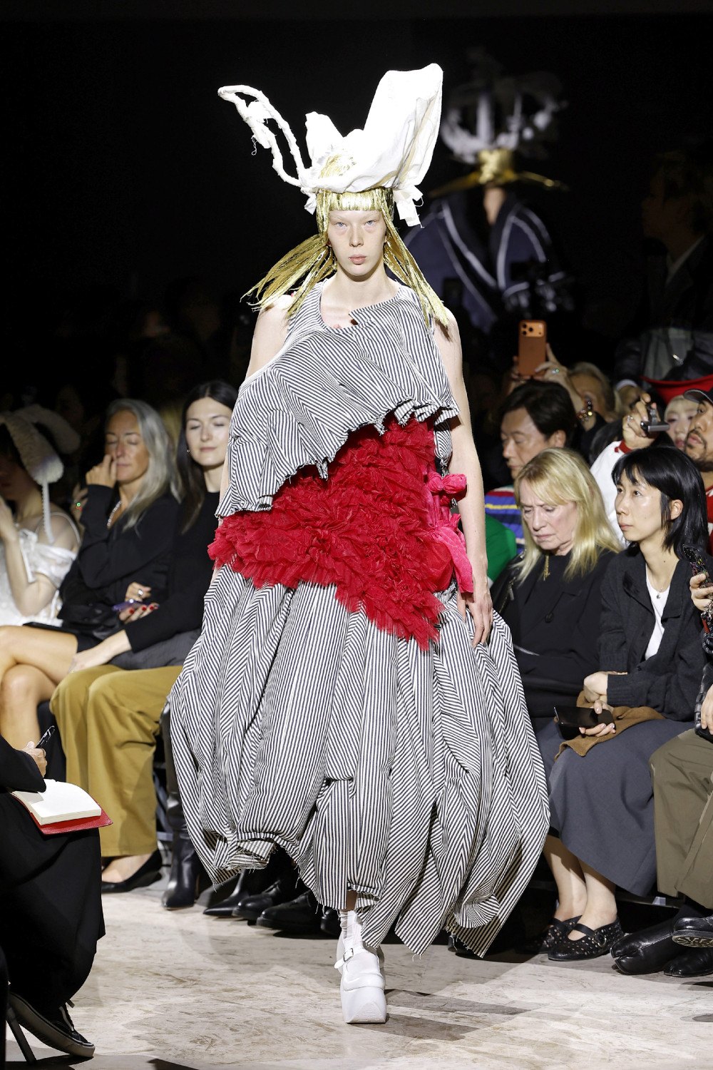 Comme des Garçons fusiona lo regio y lo vulgar para SS27