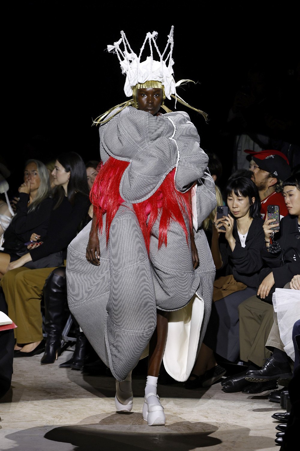 Comme des Garçons fusiona lo regio y lo vulgar para SS27