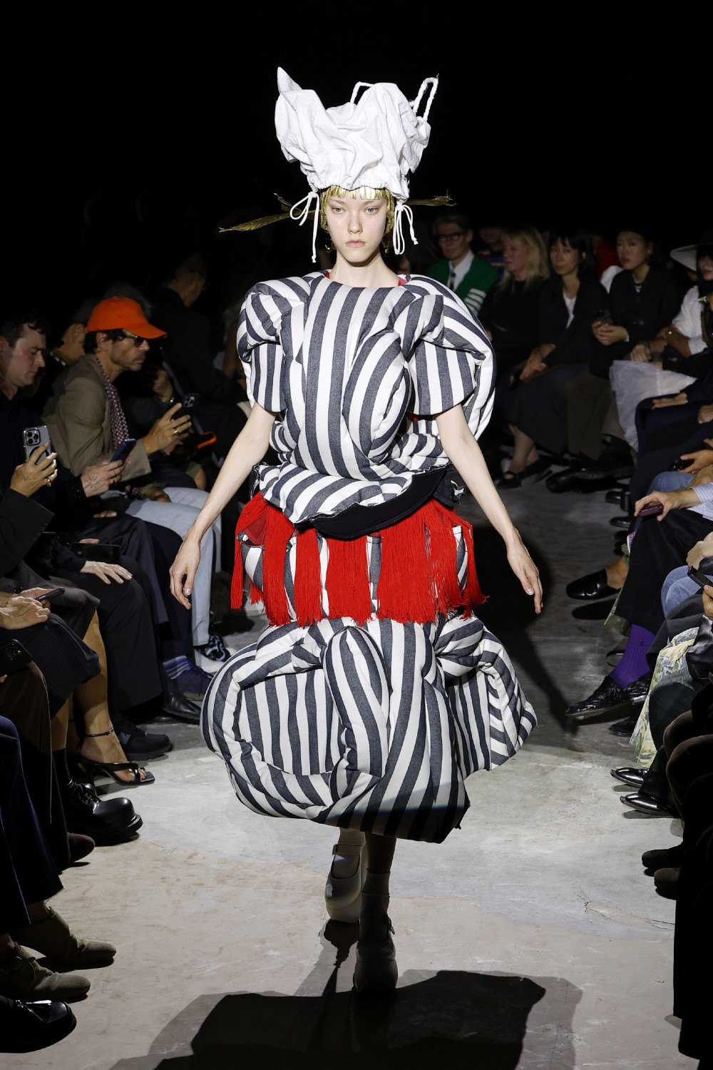 Comme des Garçons fusiona lo regio y lo vulgar para SS27