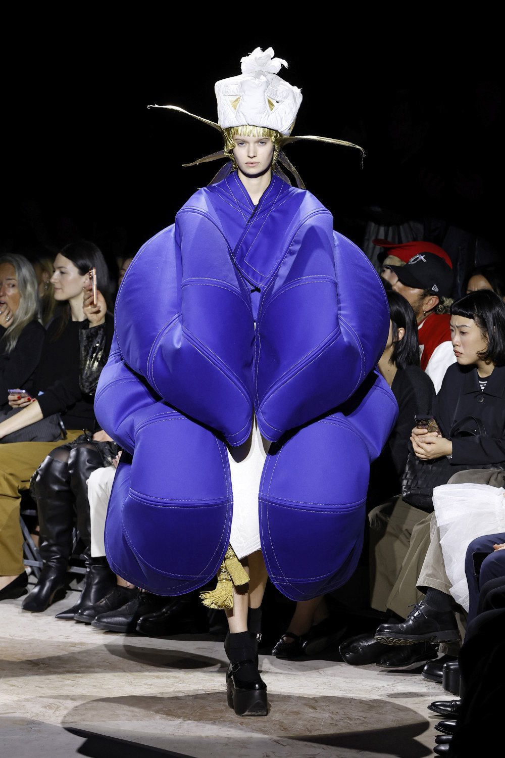 Comme des Garçons fusiona lo regio y lo vulgar para SS27