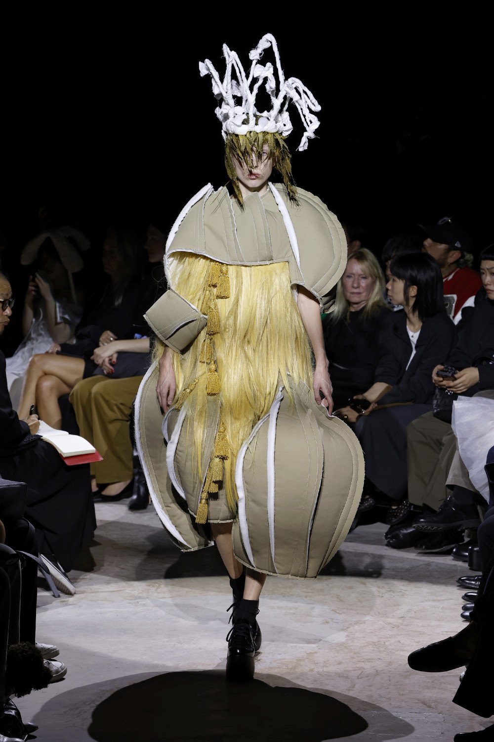Comme des Garçons fusiona lo regio y lo vulgar para SS27