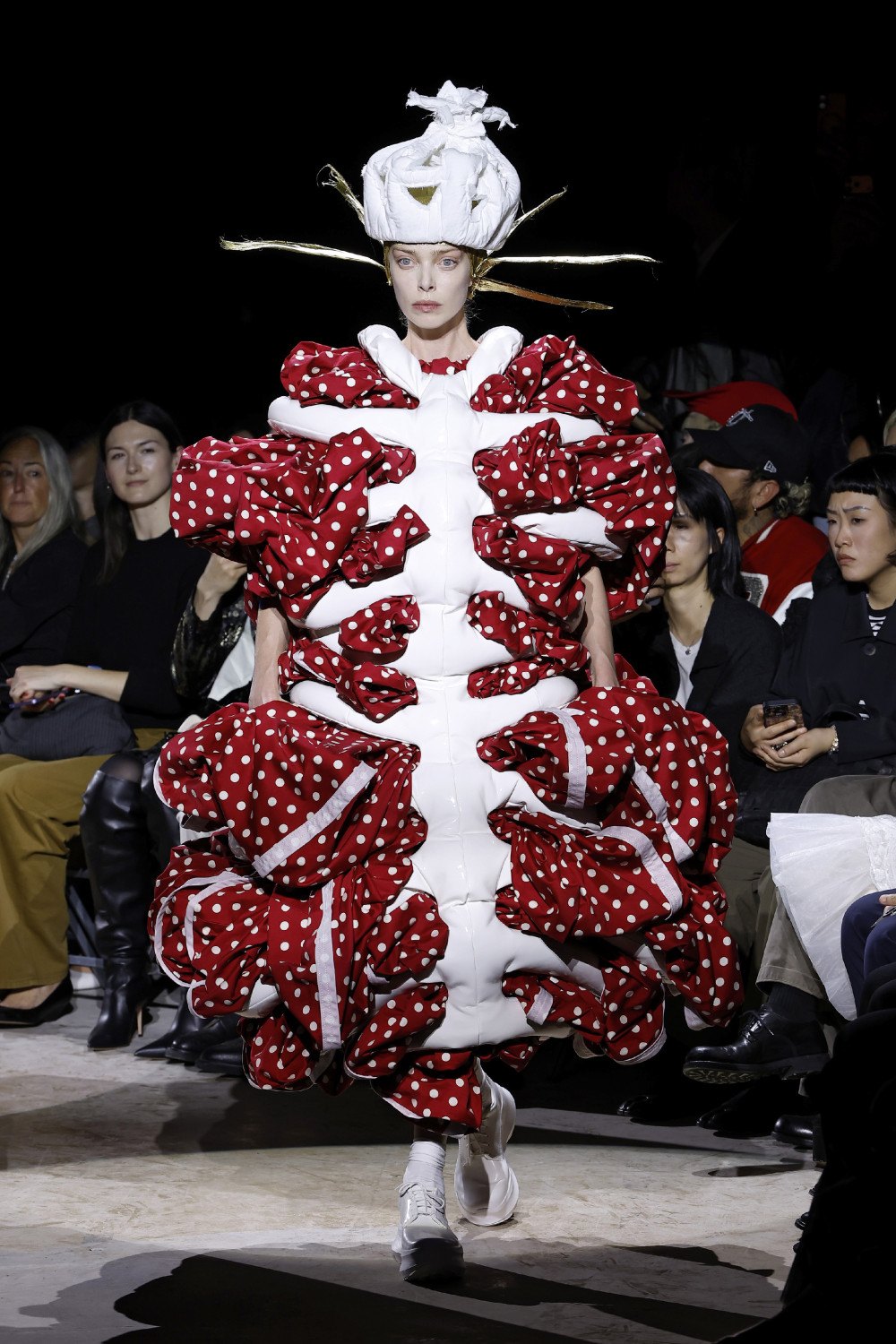 Comme des Garçons fusiona lo regio y lo vulgar para SS27