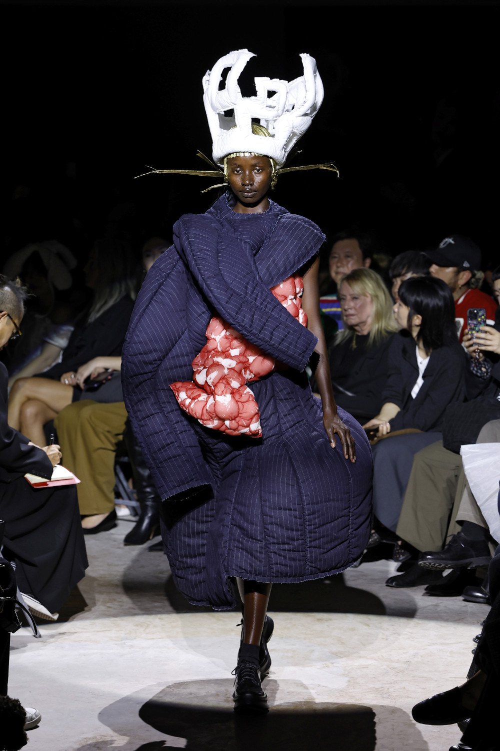 Comme des Garçons fusiona lo regio y lo vulgar para SS27