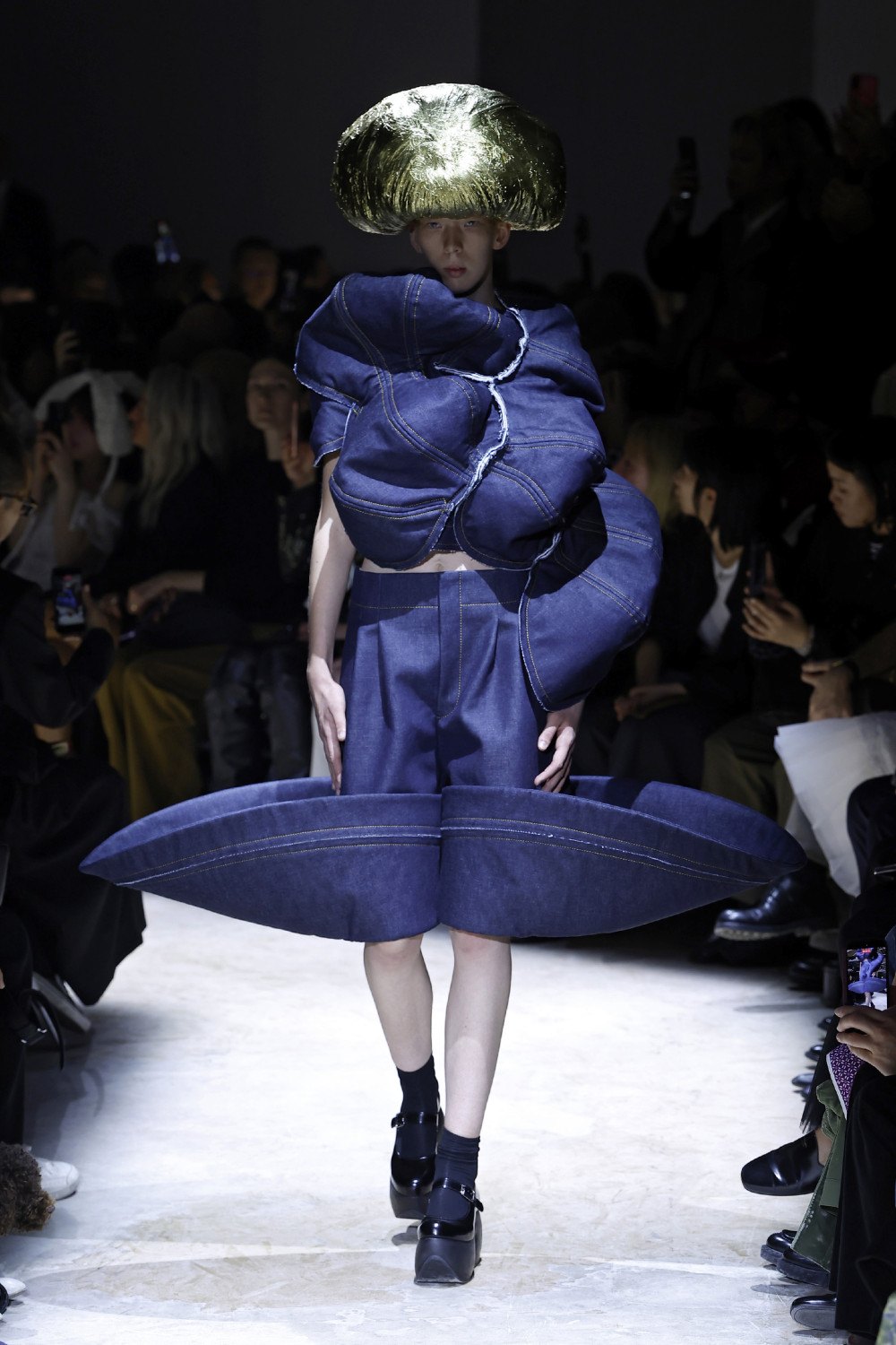 Comme des Garçons fusiona lo regio y lo vulgar para SS27