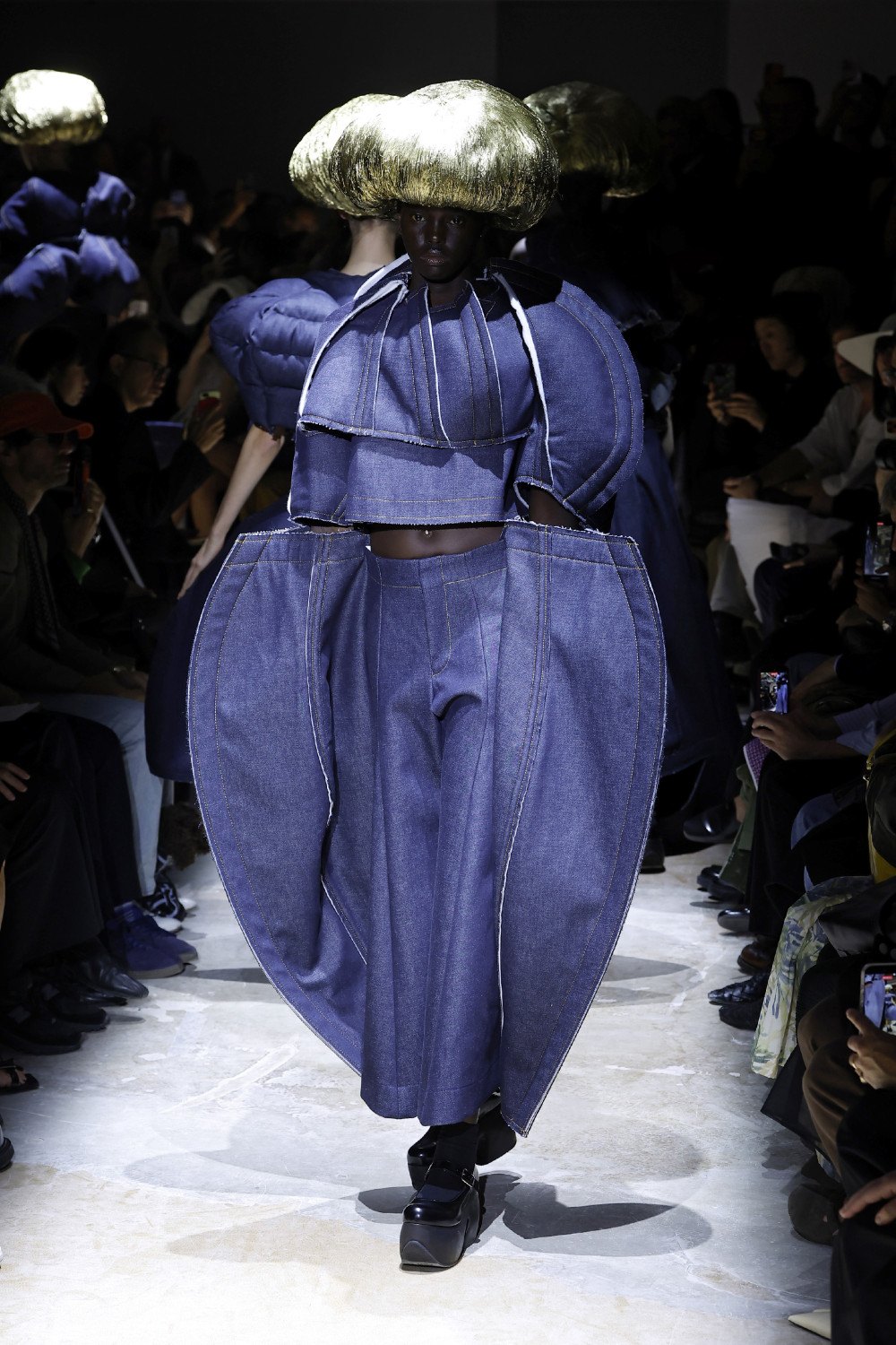 Comme des Garçons fusiona lo regio y lo vulgar para SS27