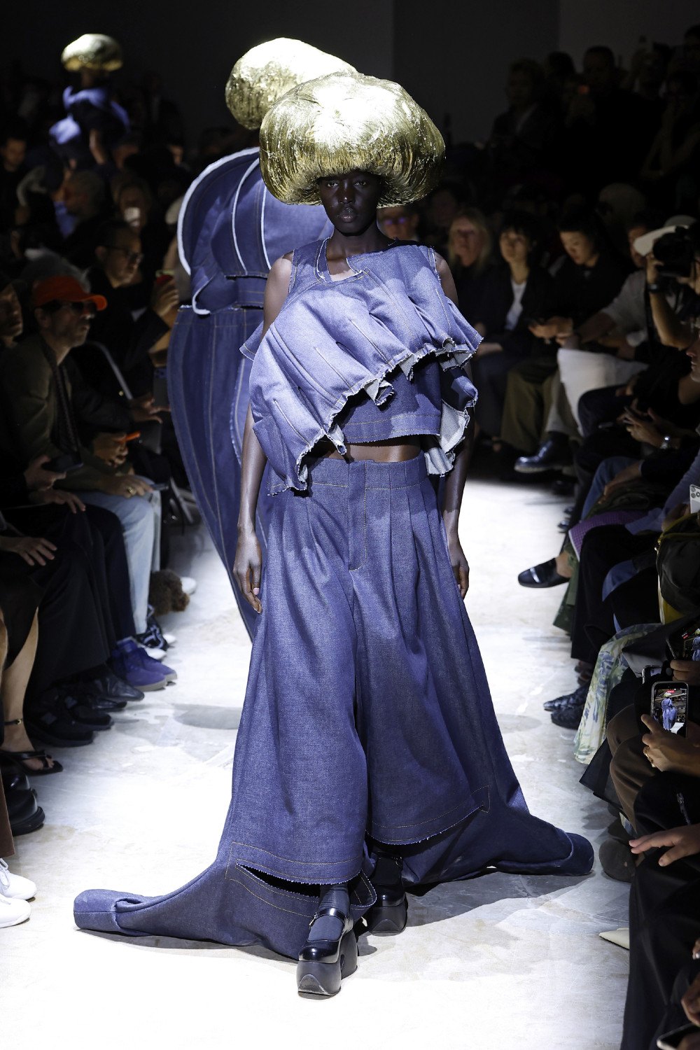 Comme des Garçons fusiona lo regio y lo vulgar para SS27