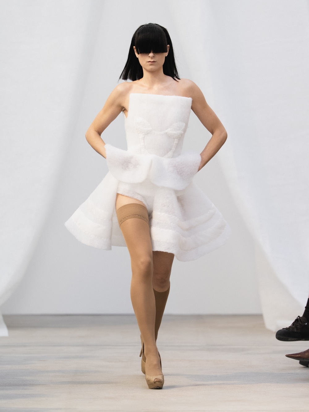 De Pino SS27: el glamour imperfecto de la ropa sencilla