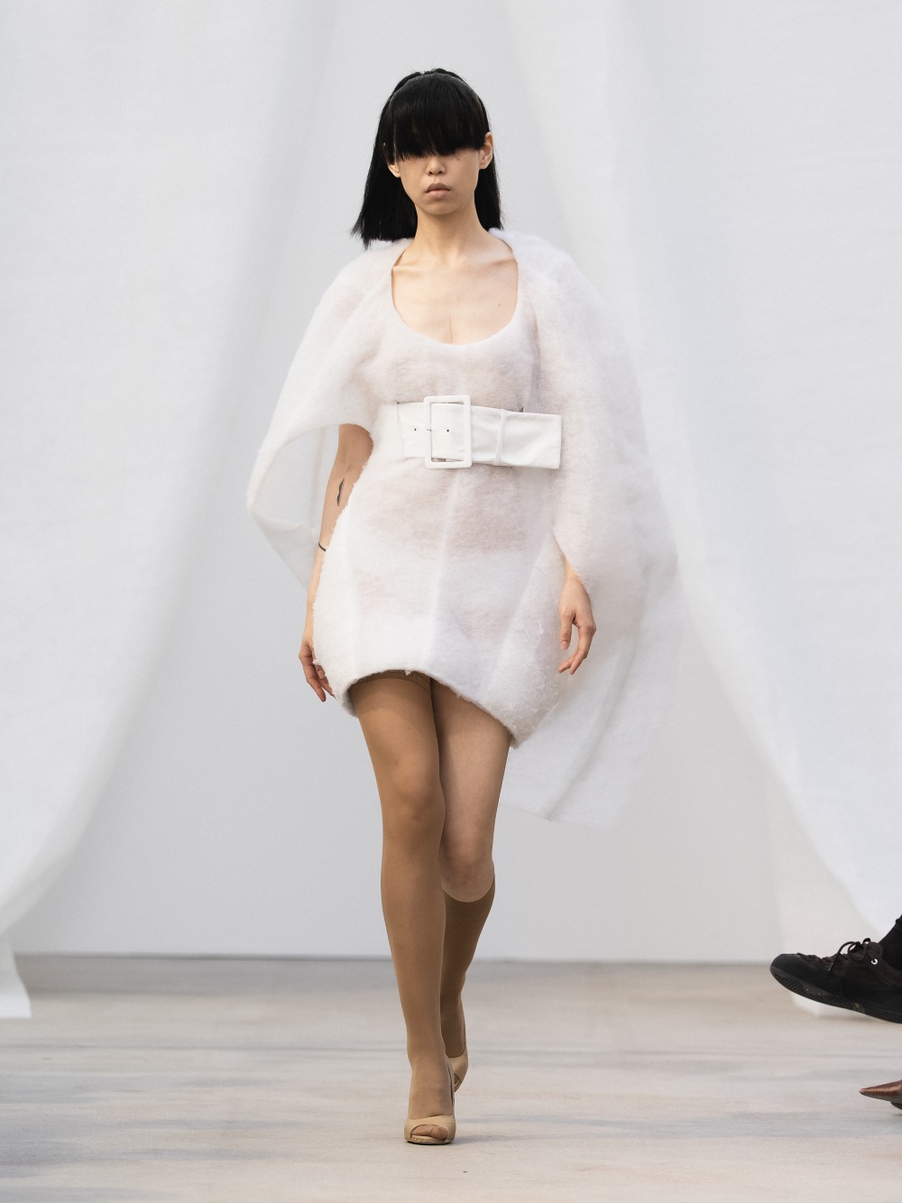 De Pino SS27: el glamour imperfecto de la ropa sencilla