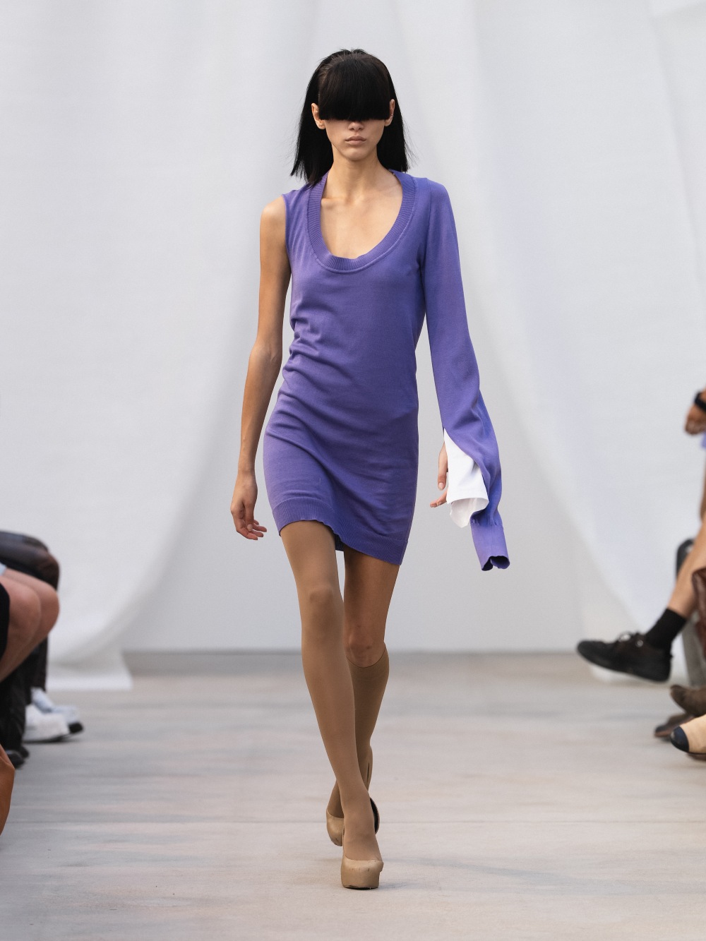 De Pino SS27: el glamour imperfecto de la ropa sencilla