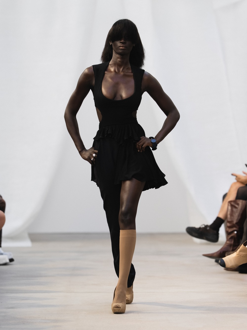 De Pino SS27: el glamour imperfecto de la ropa sencilla