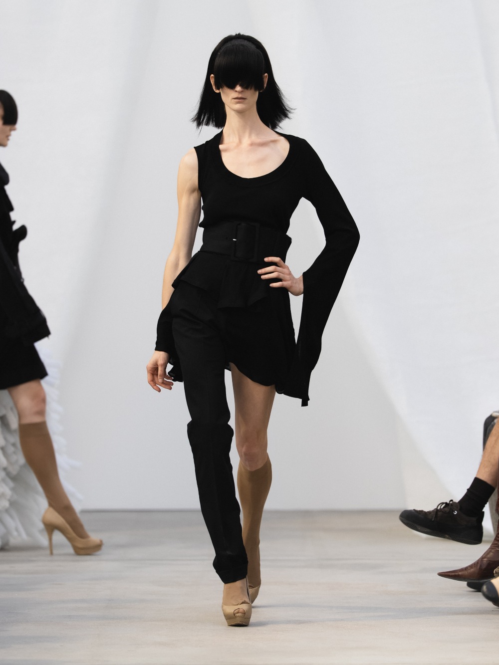 De Pino SS27: el glamour imperfecto de la ropa sencilla