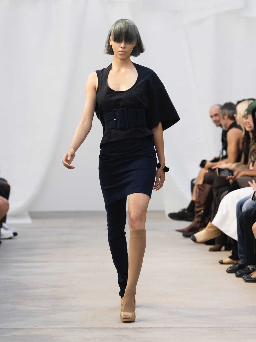 De Pino SS27: el glamour imperfecto de la ropa sencilla